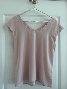 🌸 Blush Pink Scalloped V-Neck Top –Size Small | Express